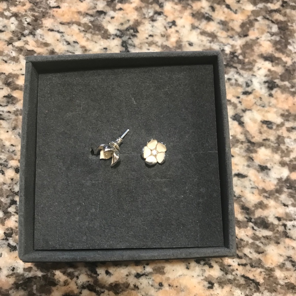 Diamond Earings - Picture 2 of 4